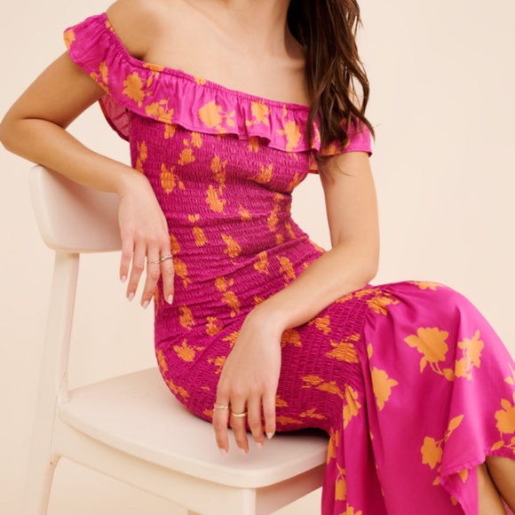 NWT By Anthropologie Smocked Off-The-Shoulder Midi Dress Size Large Magenta - Picture 4 of 10